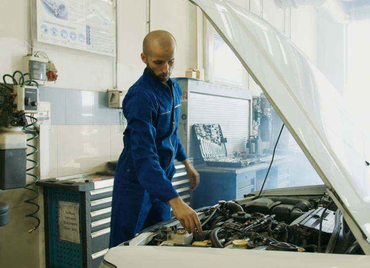 pexels-artempodrez-8985452